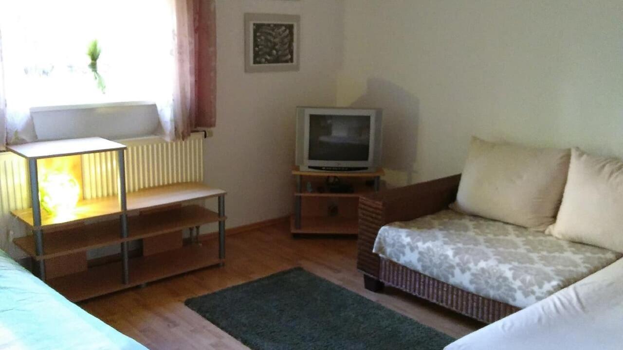 Ferienwohnung Steinwald Auslaeufer Mit Blick Auf Koesseine Waldershof Exterior photo